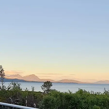 With Seaview Lodingen